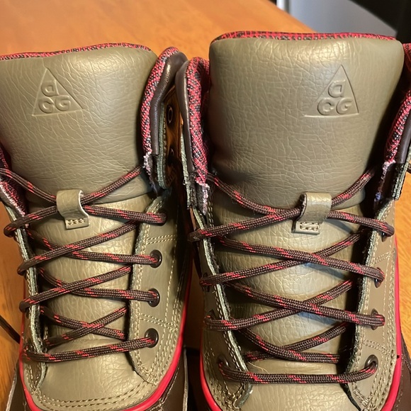 Nike Woodside ACG Hiking Trail Duck Brown/Green Boots (524872-236) Size 6y - Picture 2 of 10